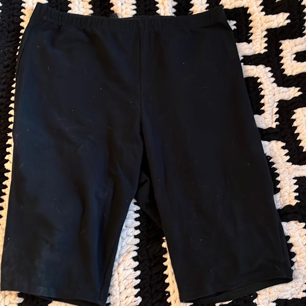 black knee length leggings